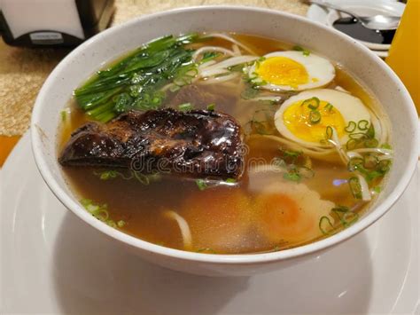  El Plato de Ramen de la Abuela ¡Una explosión Umami en Cada Mordisco con una Textura Inolvidable!