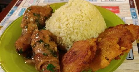  Pollo con Plátano: ¿Un Sabor Exótico que Desafía la Tradición Culinaria?